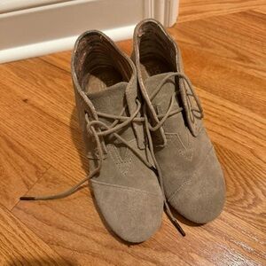 Toms Women's Lace-Up Boots in Taupe Suede
